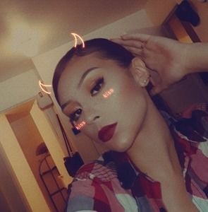 Meet your Posher, Alicia